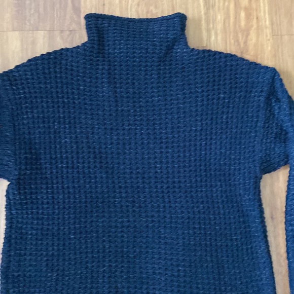 American Eagle mock turtleneck sweater in navy with flecks of white. - Picture 8 of 11